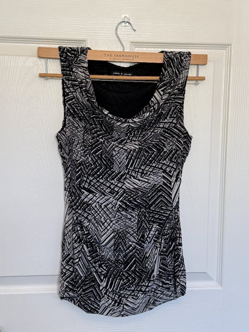 Cable & Gauge Black & White Abstract Print Sleeveless Top – Size M
